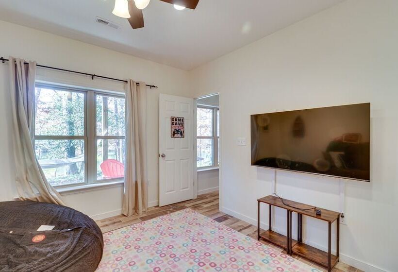 Waterfront Lake Anna Home: Kayaks & Private Dock