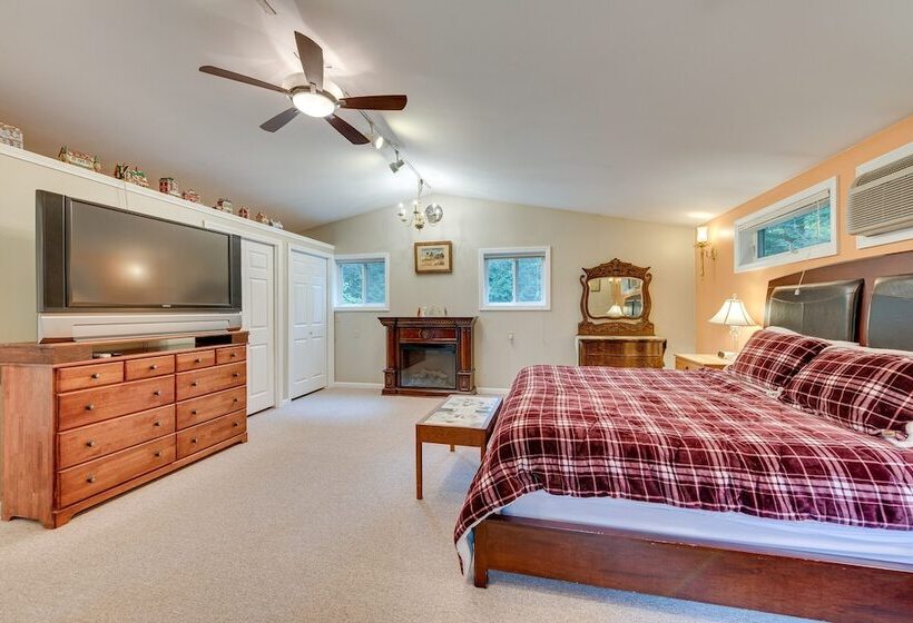 Waterfront Lake Arrowhead Cabin W/ Dock & Fire Pit