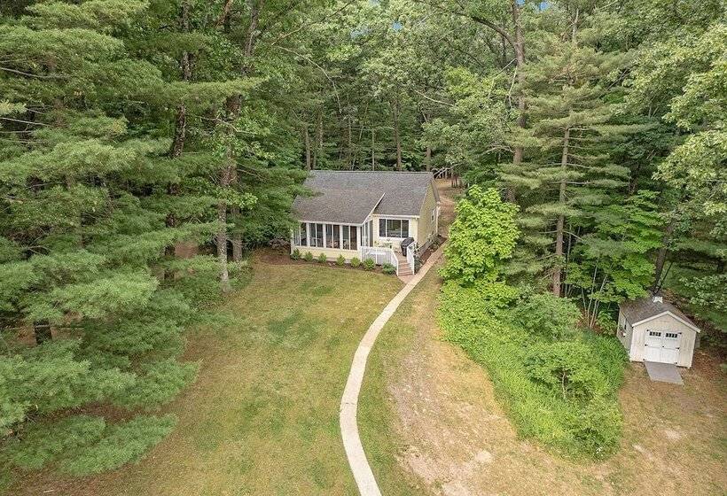 Waterfront Newaygo Cottage W/ On Site Lake Access!
