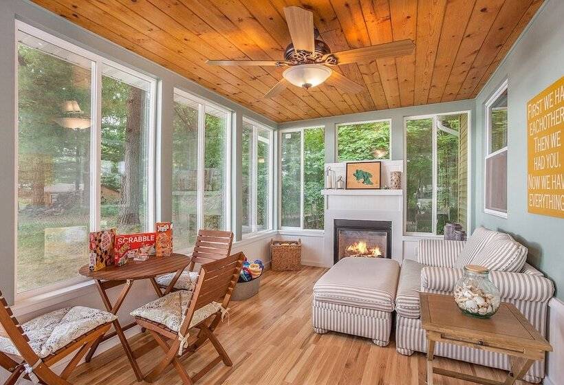 Waterfront Newaygo Cottage W/ On Site Lake Access!