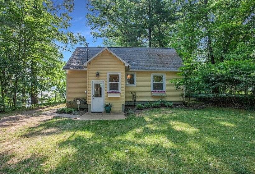 Waterfront Newaygo Cottage W/ On Site Lake Access!