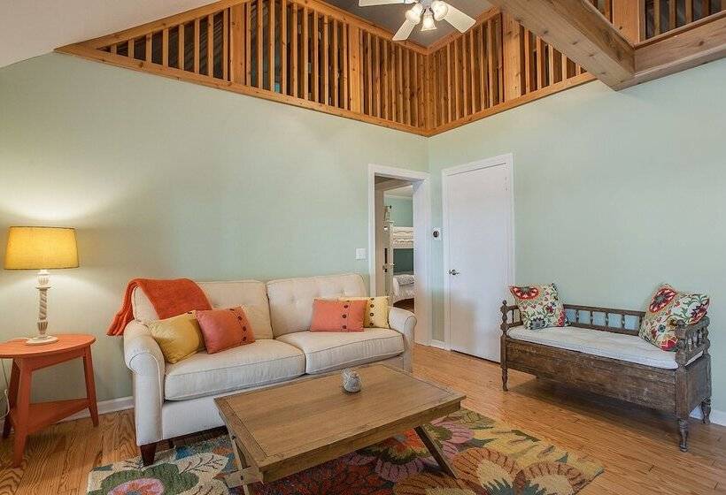 Waterfront Newaygo Cottage W/ On Site Lake Access!