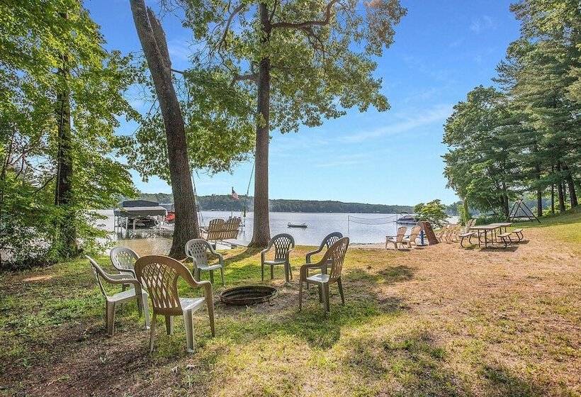 Waterfront Newaygo Cottage W/ On Site Lake Access!
