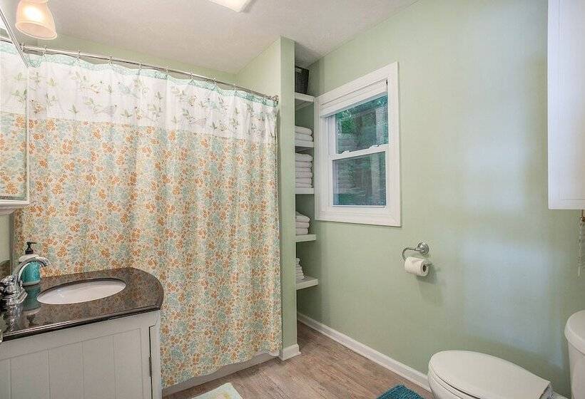 Waterfront Newaygo Cottage W/ On Site Lake Access!