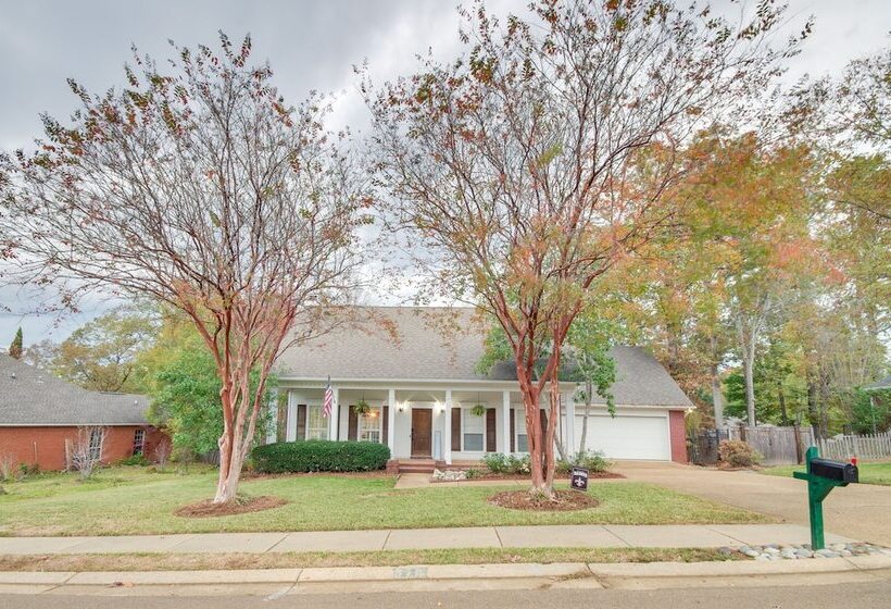 Welcoming Brandon Home W/ Pool & Screened In Deck