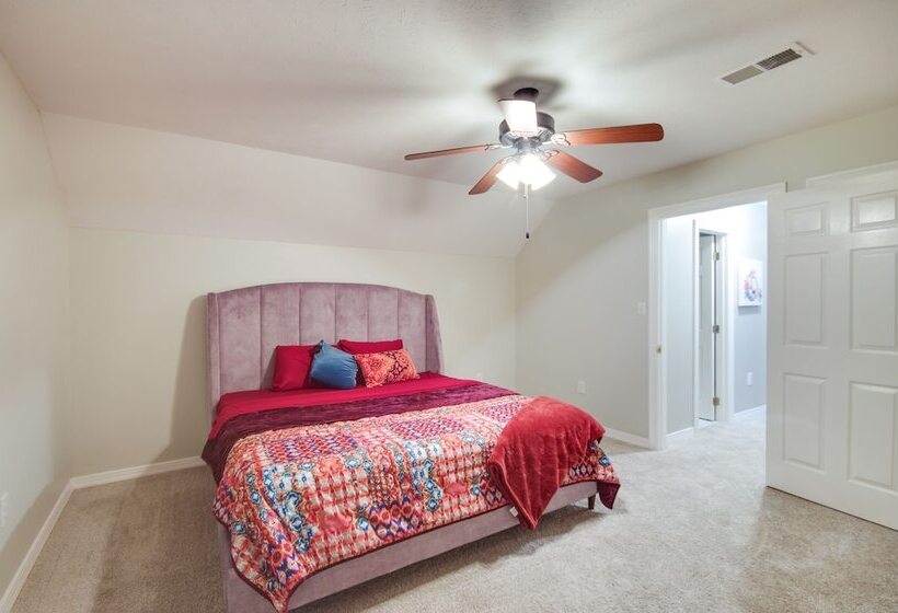 Welcoming Brandon Home W/ Pool & Screened In Deck