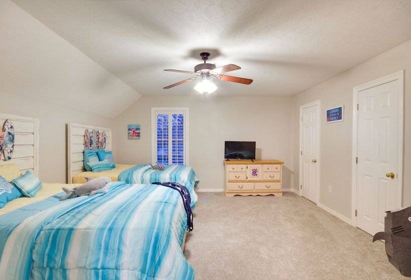 Welcoming Brandon Home W/ Pool & Screened In Deck