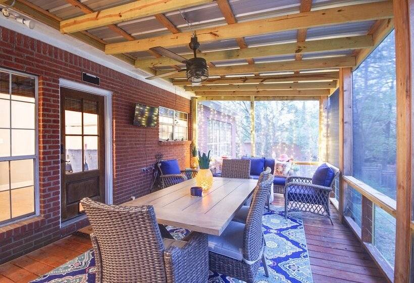 Welcoming Brandon Home W/ Pool & Screened In Deck