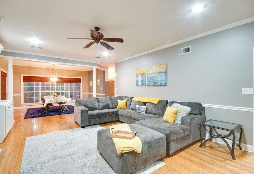 Welcoming Brandon Home W/ Pool & Screened In Deck