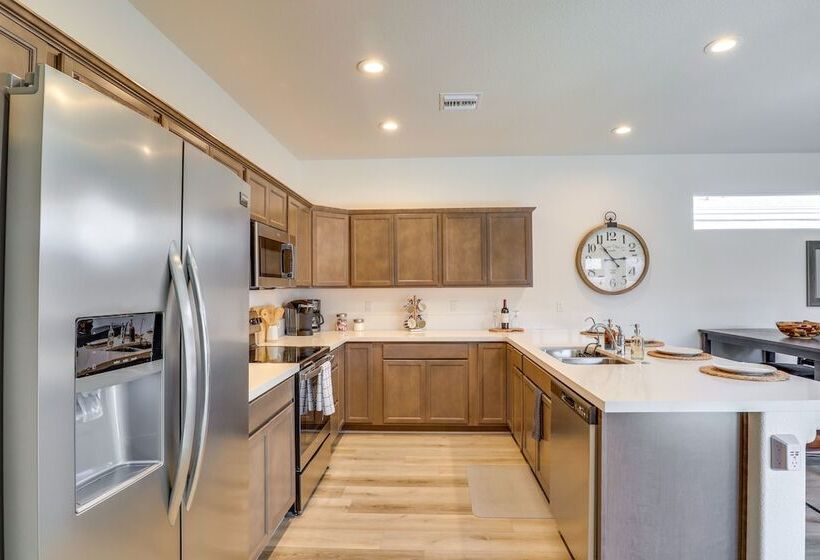 Bullhead City Home: Central A/c + Pool Access