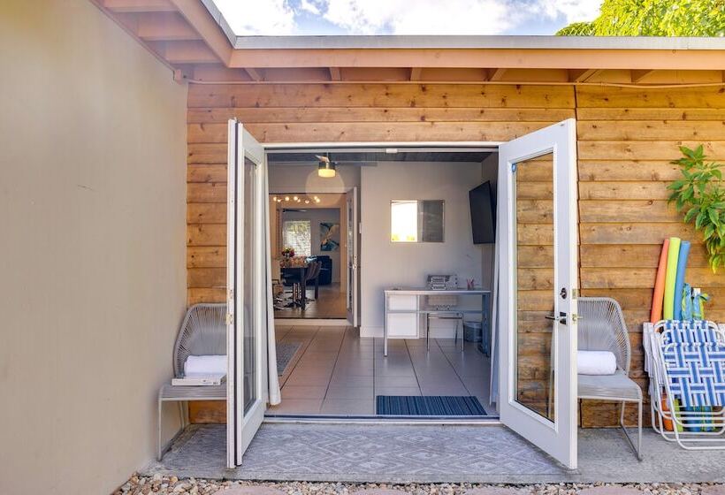 West Palm Beach Home W/ Pool, 3 Mi To Beaches!