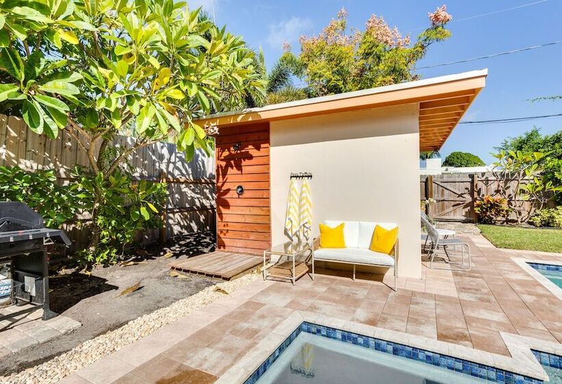 West Palm Beach Home W/ Pool, 3 Mi To Beaches!