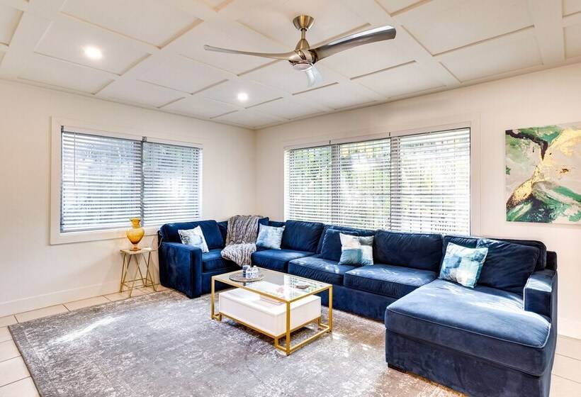 West Palm Beach Home W/ Pool, 3 Mi To Beaches!