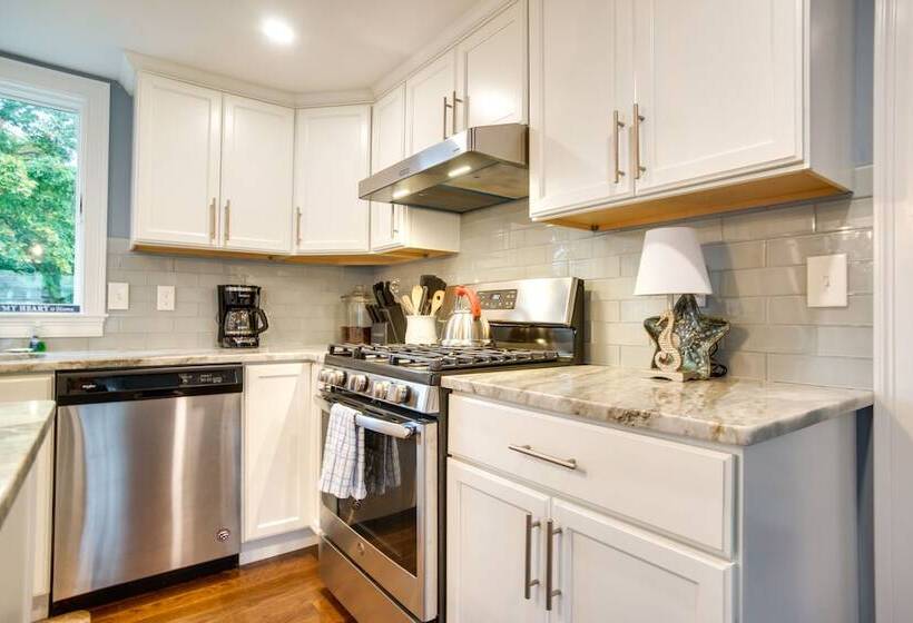 West Yarmouth Cottage W/ Gas Grill: Walk To Beach!