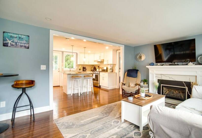 West Yarmouth Cottage W/ Gas Grill: Walk To Beach!