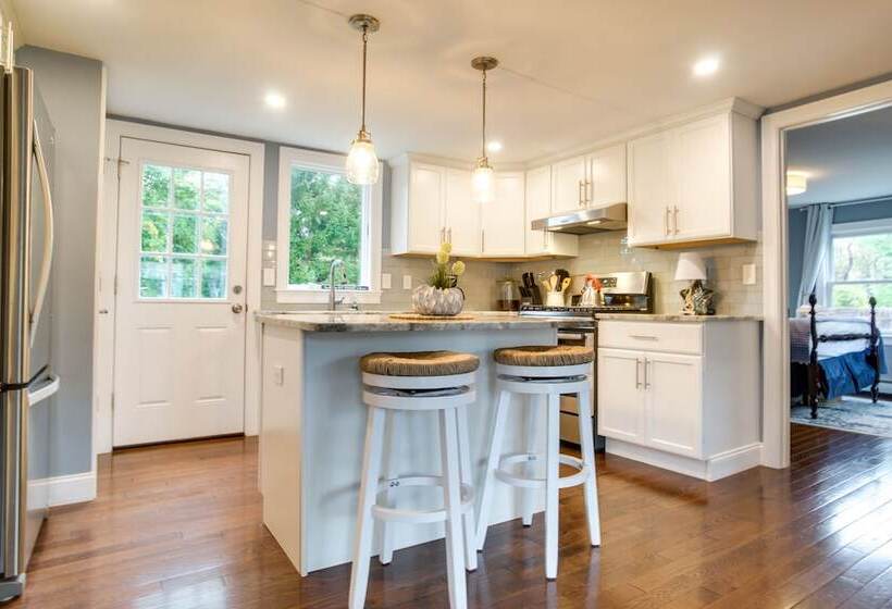 West Yarmouth Cottage W/ Gas Grill: Walk To Beach!