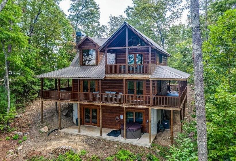 Gorgeous & Secluded 3 Bdr Cabin In Mineral Bluff!