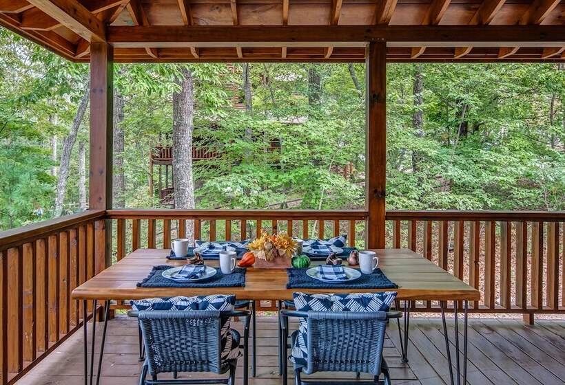 Gorgeous & Secluded 3 Bdr Cabin In Mineral Bluff!