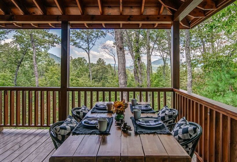 Gorgeous & Secluded 3 Bdr Cabin In Mineral Bluff!