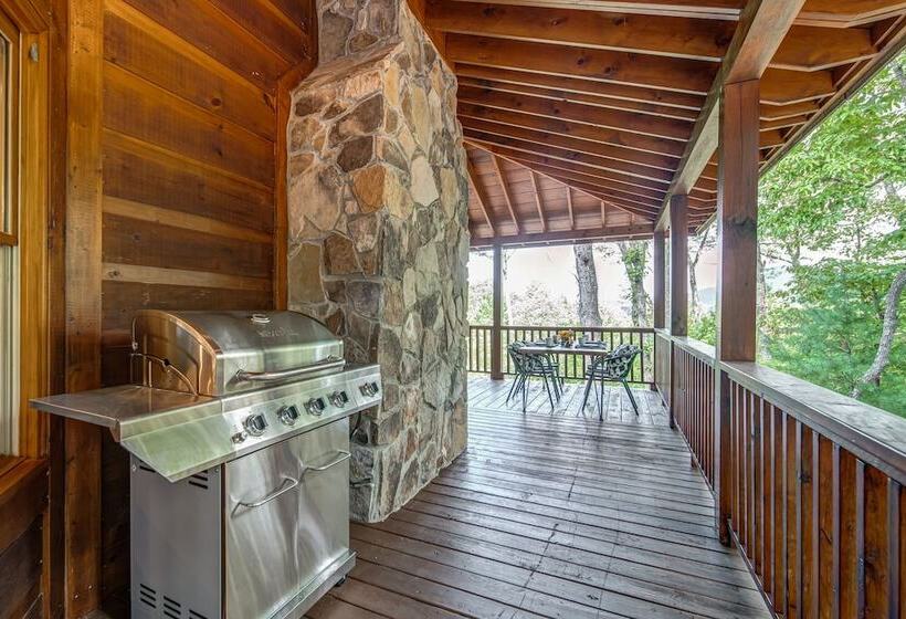 Gorgeous & Secluded 3 Bdr Cabin In Mineral Bluff!