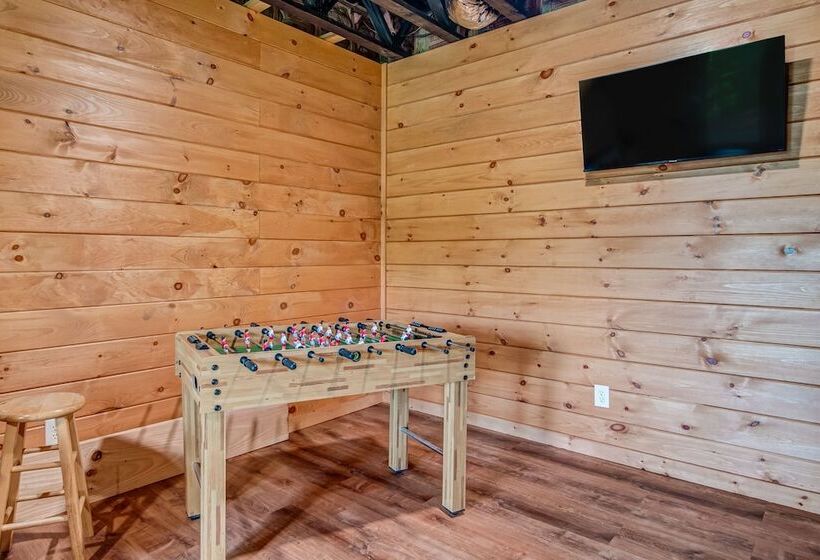 Gorgeous & Secluded 3 Bdr Cabin In Mineral Bluff!