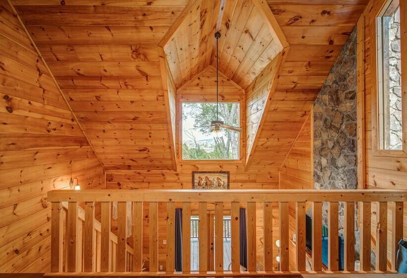 Gorgeous & Secluded 3 Bdr Cabin In Mineral Bluff!