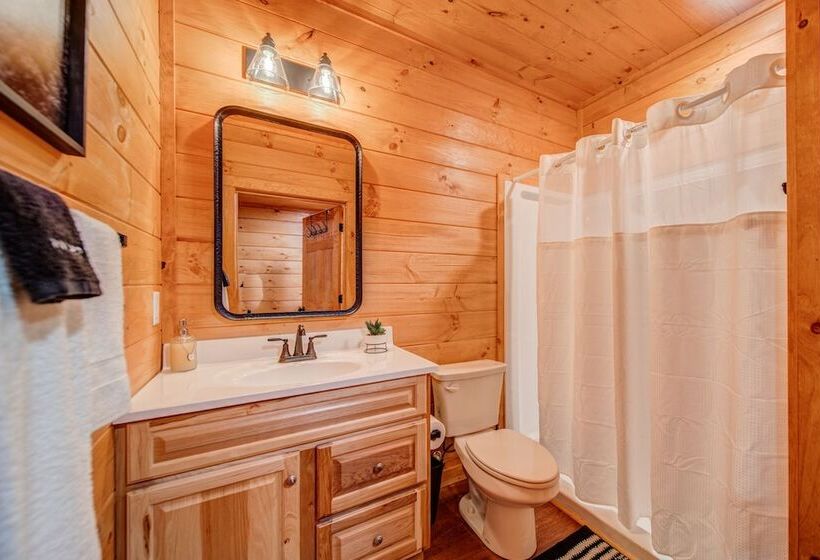 Gorgeous & Secluded 3 Bdr Cabin In Mineral Bluff!
