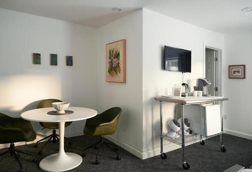 הוסטל Snob Hollow Inn Downtown Anchorage