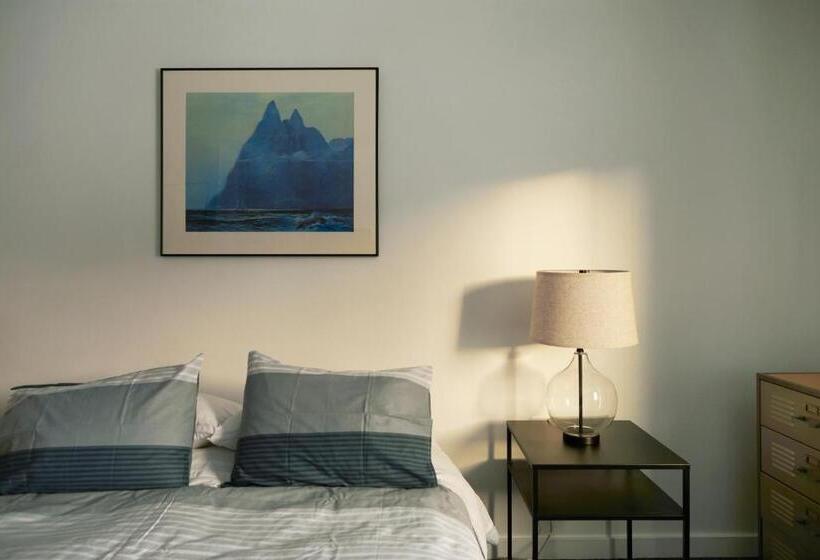 הוסטל Snob Hollow Inn Downtown Anchorage