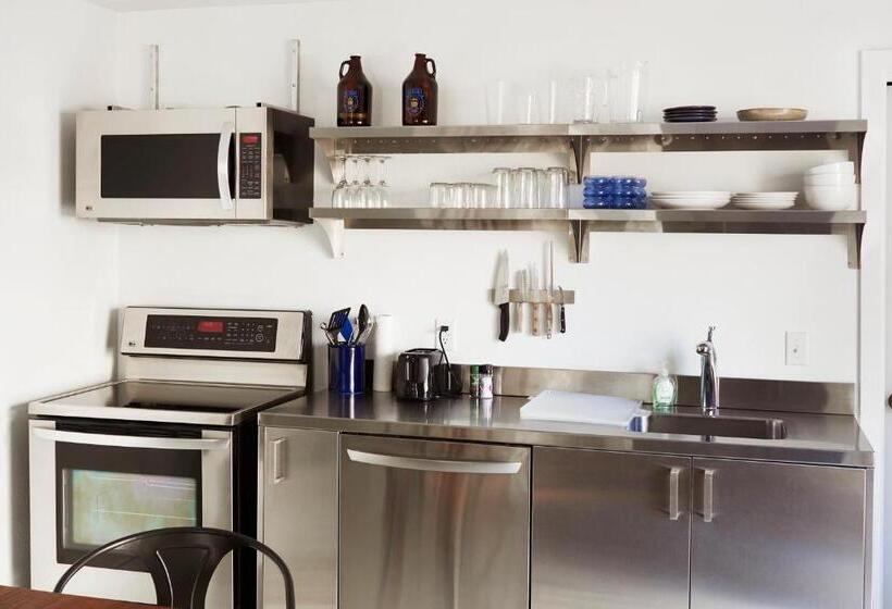 הוסטל Snob Hollow Inn Downtown Anchorage