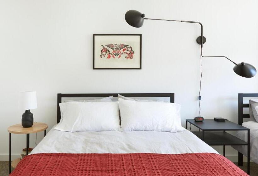 הוסטל Snob Hollow Inn Downtown Anchorage