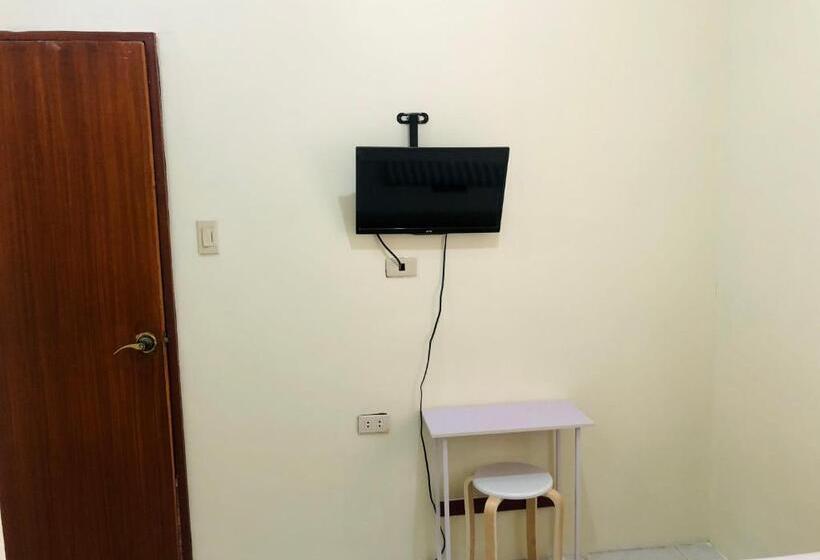 הוסטל Wakim’s Inn