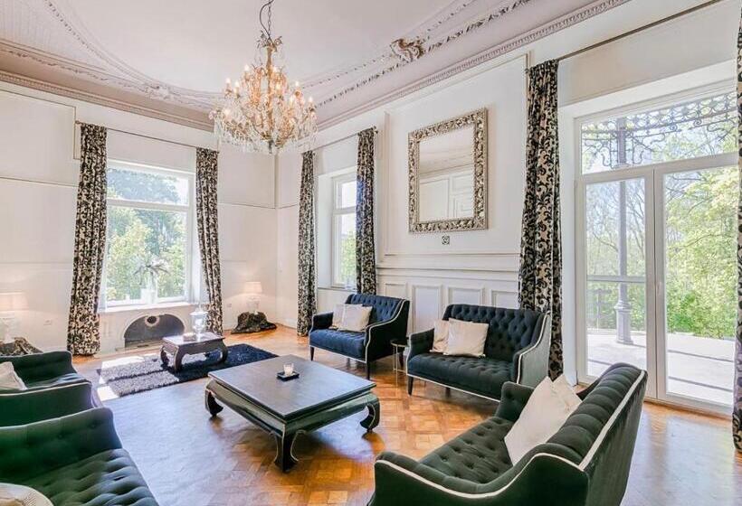 ベッドアンドブレックファースト Château Chevalier Des Montys