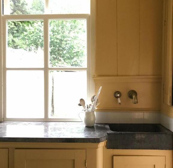 تختخواب و صبحانه De Carper