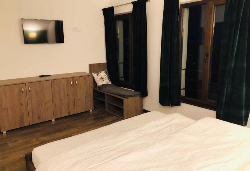 مبيت وإفطار Popasul Din Pietrar