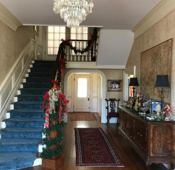 تختخواب و صبحانه Springwood Inn