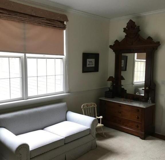 تختخواب و صبحانه Springwood Inn