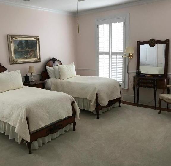 تختخواب و صبحانه Springwood Inn