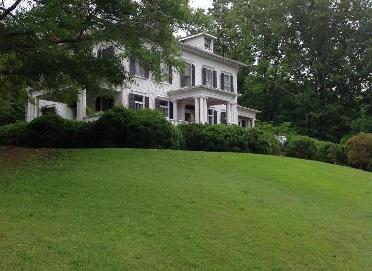 تختخواب و صبحانه Springwood Inn