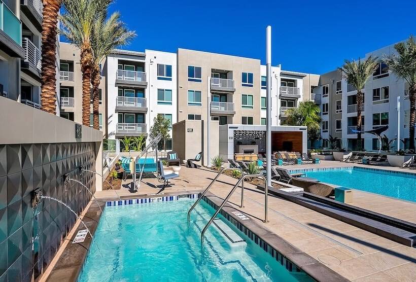 Global Luxury Suites Irvine