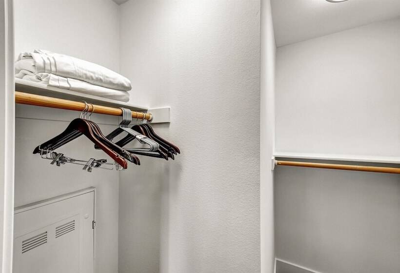 Global Luxury Suites Irvine