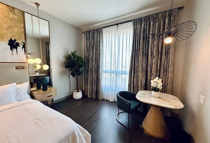 Chez Hotel Arlington Heights