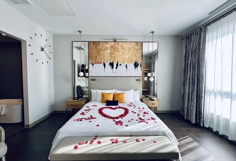 Chez Hotel Arlington Heights