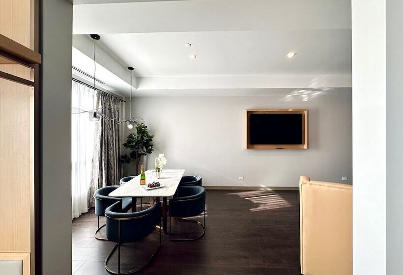 Chez Hotel Arlington Heights