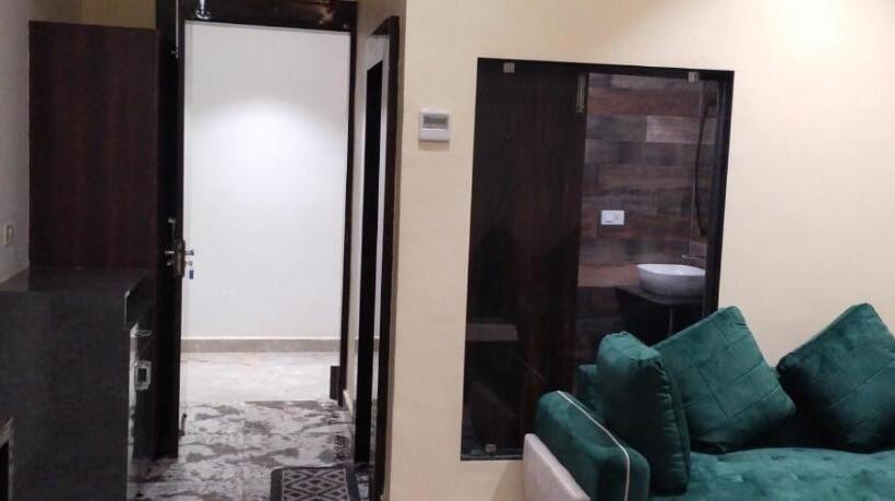 Отель K. J. International