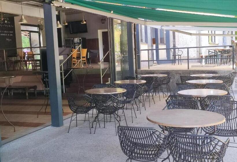 בית מלון כפרי Lávka Chocerady