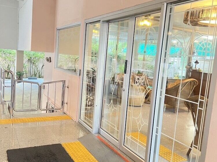 Hotel Nanthana Villa