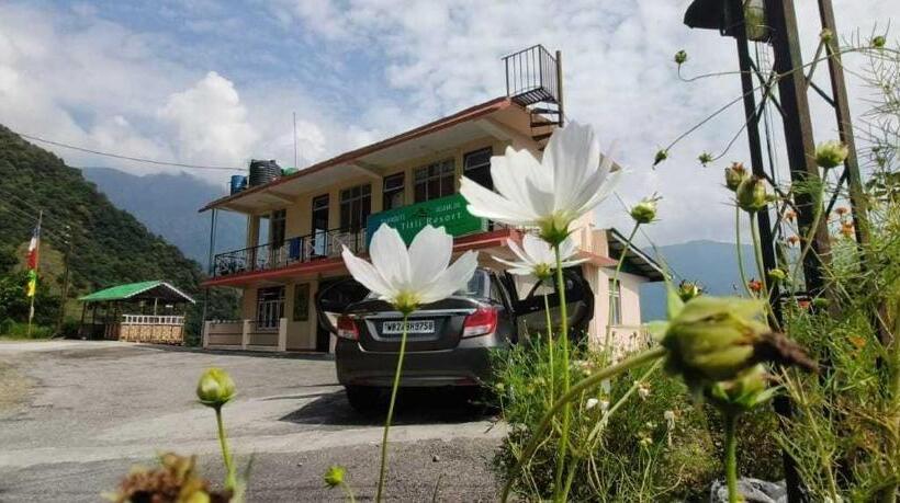 فندق Oyo Titli Resort