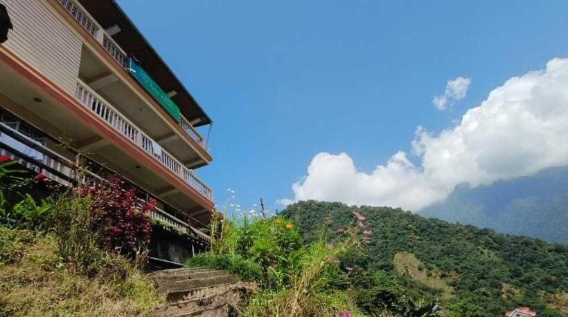 فندق Oyo Titli Resort