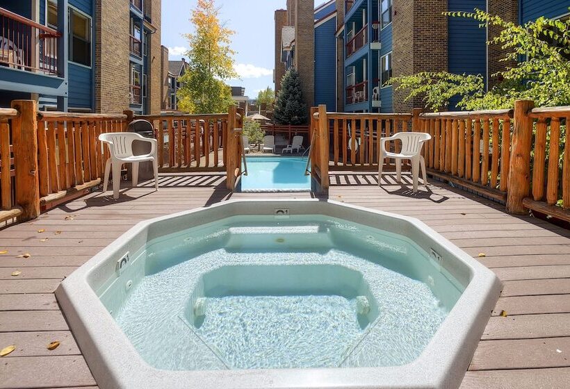 Отель River Mountain Lodge